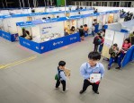 2021郑州保就业助复产大型招聘会启幕，提供超万个岗位