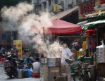 合肥城管玩转现实版消消乐：厨余垃圾精准消化，美化市容环境新举措